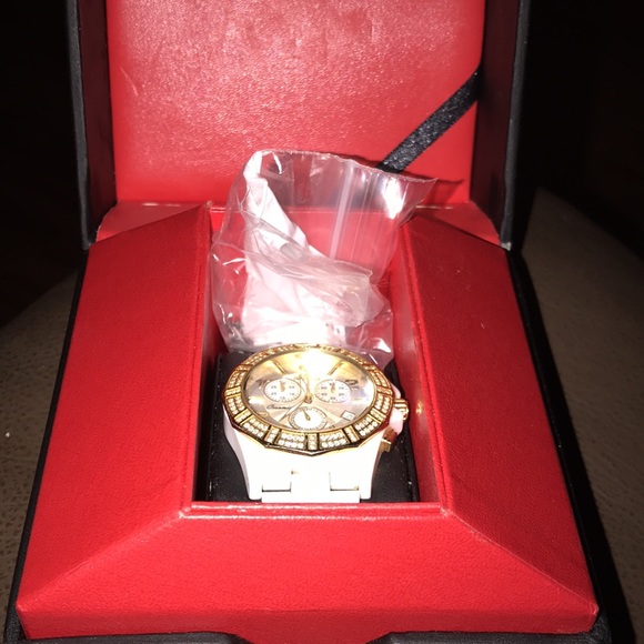 beautiful swarovski crystal and ceramic battery operated woman’s watch. - Picture 11 of 12